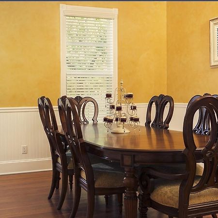 Red Velvet Inn Navasota Ngoại thất bức ảnh